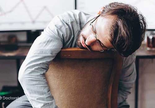 آموزش اصطلاح انگلیسی: وقتی از خستگی "نا ندارید"! (Knock someone out)